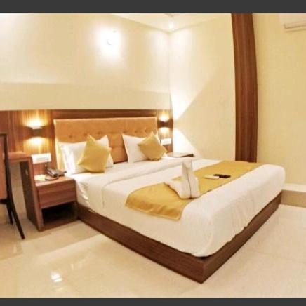 Hotel Emerald Near T2 International Airport מומביי מראה חיצוני תמונה